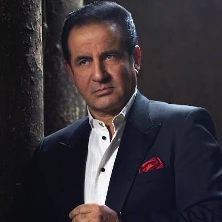 الفنان محمد ثروت يكشف أسباب انسحابه من المشاركة في مهرجان الموسيقى العربية